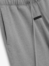 FLEECE ESSENTIAL SWEATPANT - DARK HEATHER